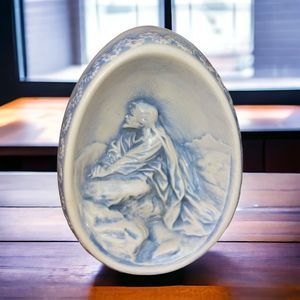 Vtg 1976 Byron Molds Easter Egg Ceramic Jesus Kneeling/Cross 3D Figurine